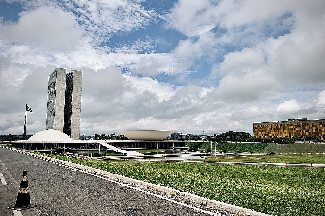 Congresso Nacional, em Brasília, com as duas torres e as cúpulas da Câmara e do Senado