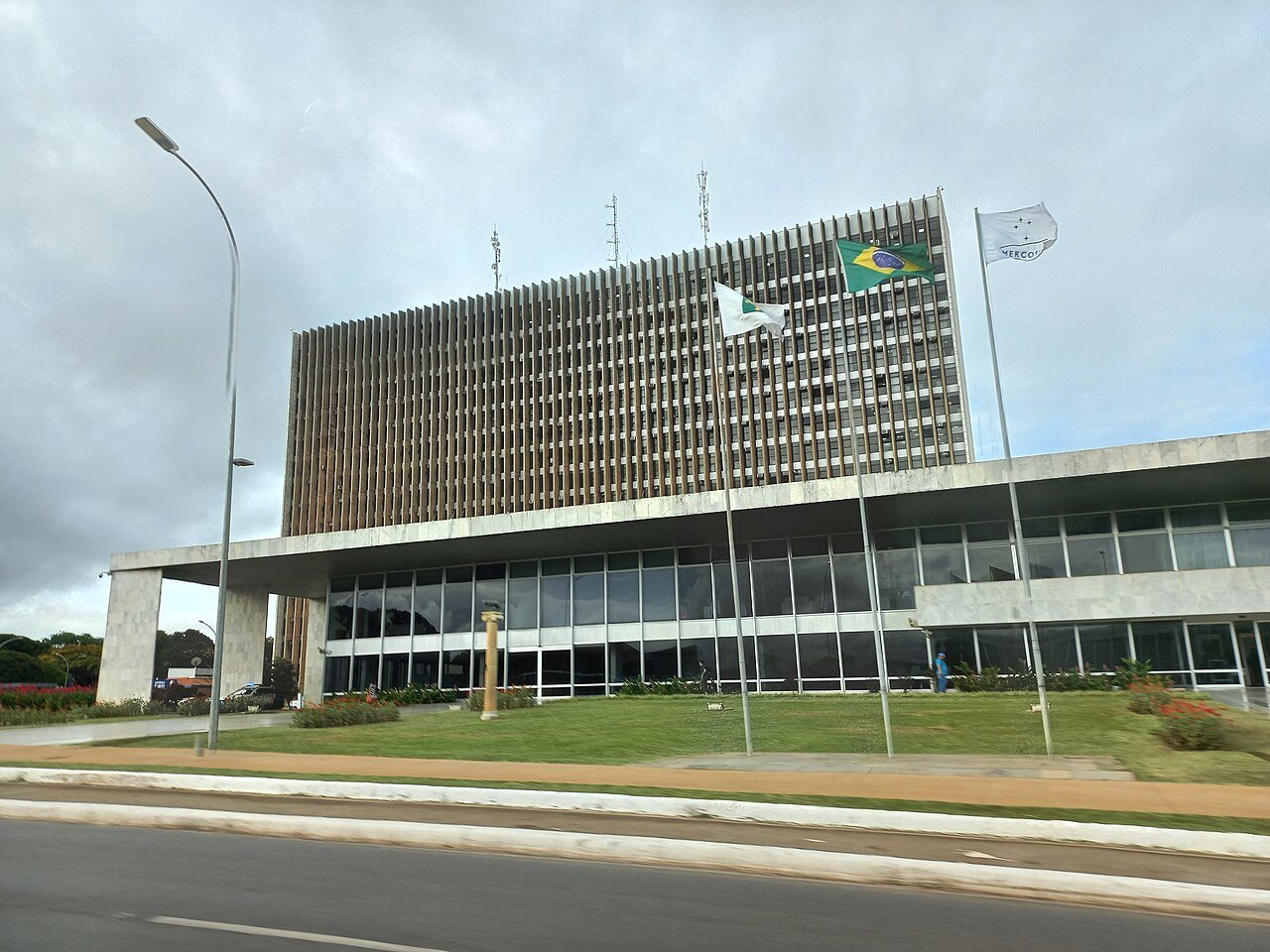 Fachada da sede do Tribunal de Contas do Distrito Federal, em Brasília