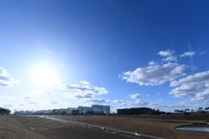 Vista da Esplanada dos Ministerios em Brasilia em dia de ceu azul