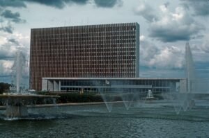 Palácio do Buriti, sede do Governo do Distrito Federal, visto do espelho d'água