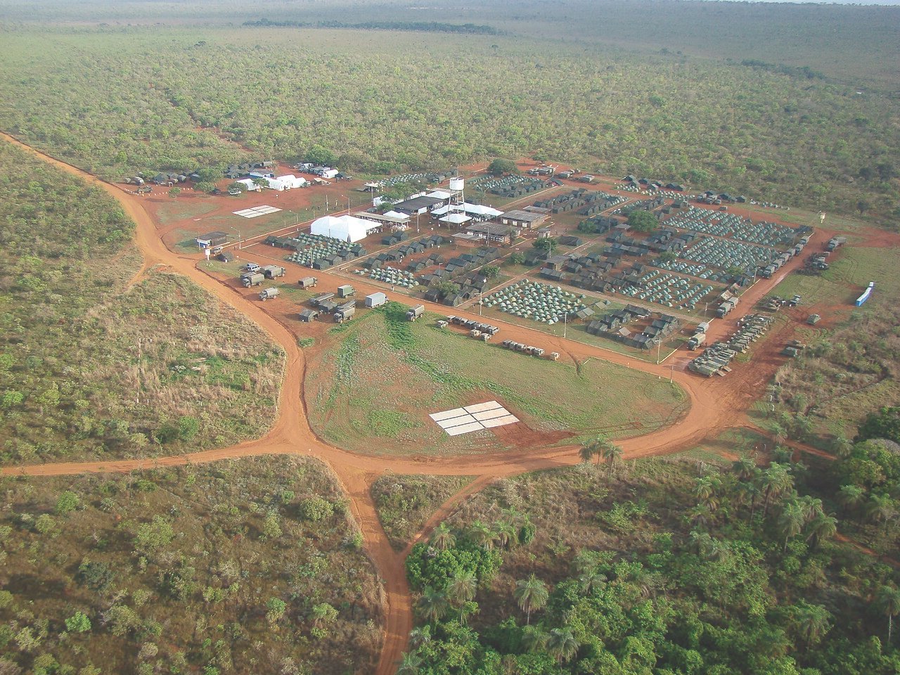 Vista aérea do acampamento militar do Campo de Instrução de Formosa, em Goiás