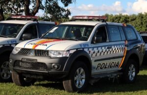 Viaturas da Polícia Militar do Distrito Federal enfileiradas, em imagem que ilustra atuação da corporação