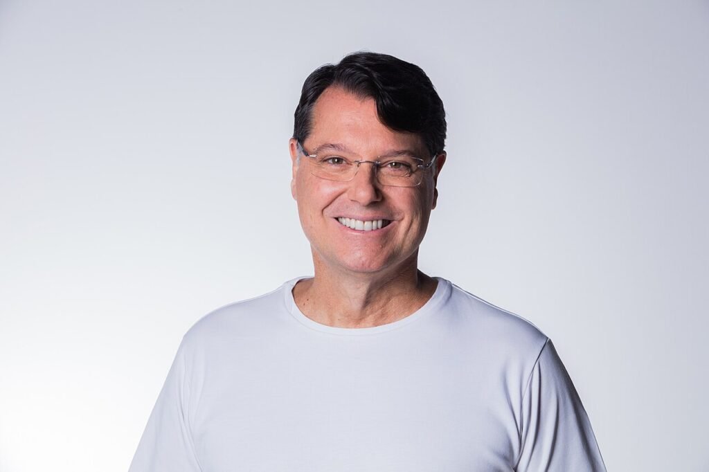 Retrato do candidato ao Governo do Distrito Federal Kiko Caputo, do Partido Novo