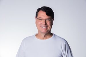 Retrato do candidato ao Governo do Distrito Federal Kiko Caputo, do Partido Novo