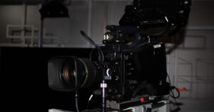 Câmera profissional de estúdio de televisão em close