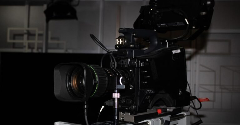 Câmera profissional de estúdio de televisão em close