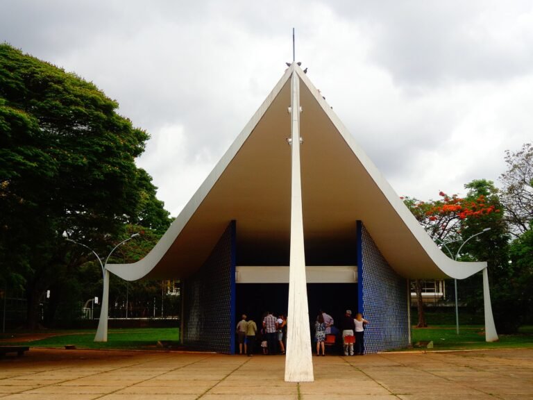 Fachada da Igrejinha Nossa Senhora de Fátima, na 308 Sul, em Brasília