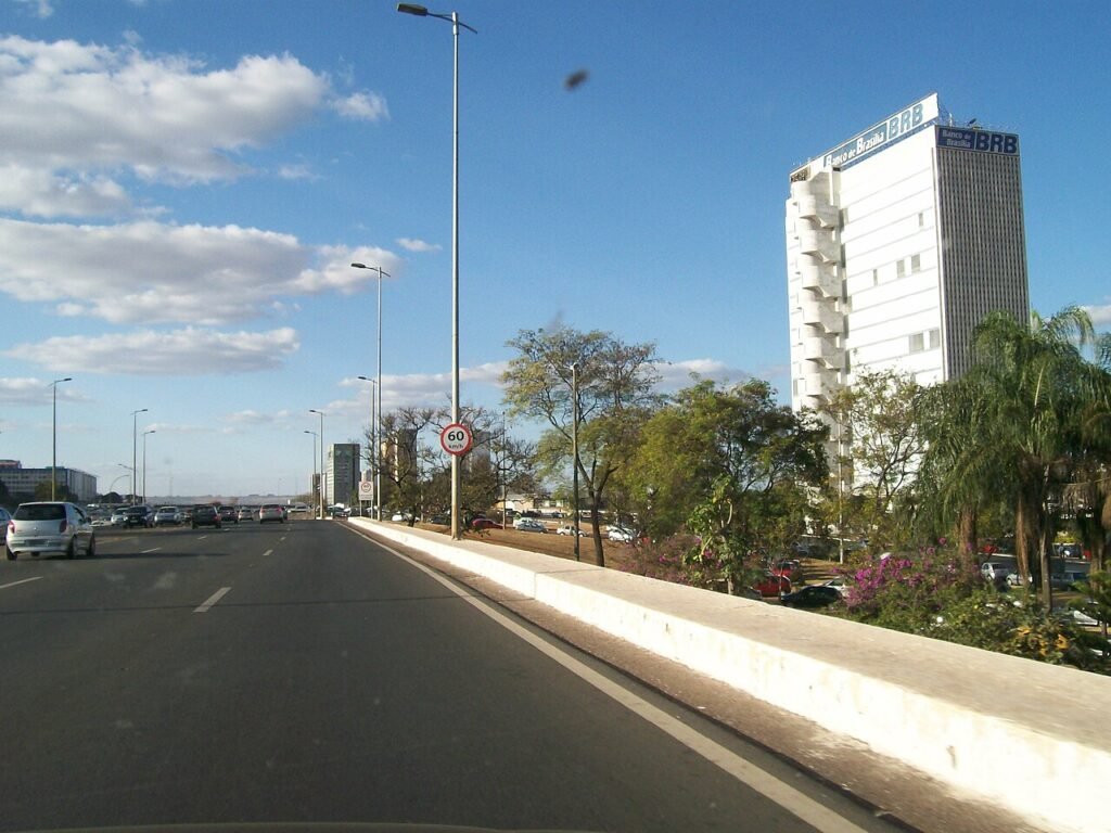 Sede do Banco de Brasília, o BRB, às margens de via no Setor Bancário Sul, em Brasília