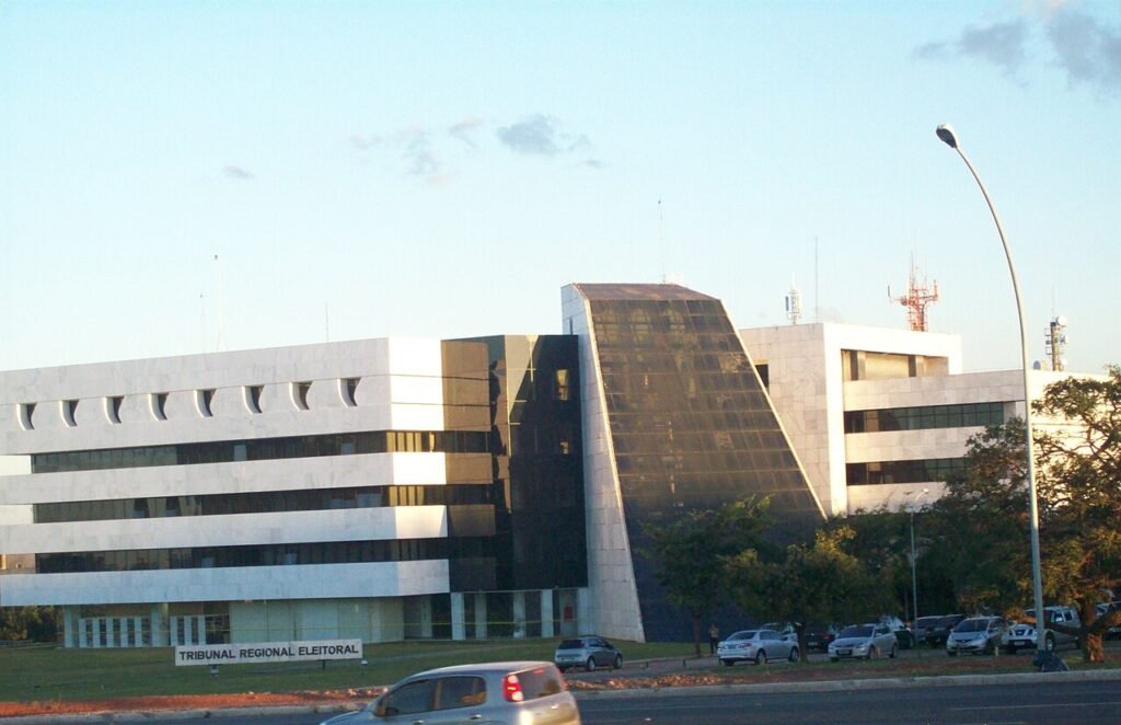 Fachada da sede do Tribunal Regional Eleitoral do Distrito Federal, em Brasília
