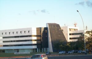 Fachada da sede do Tribunal Regional Eleitoral do Distrito Federal, em Brasília