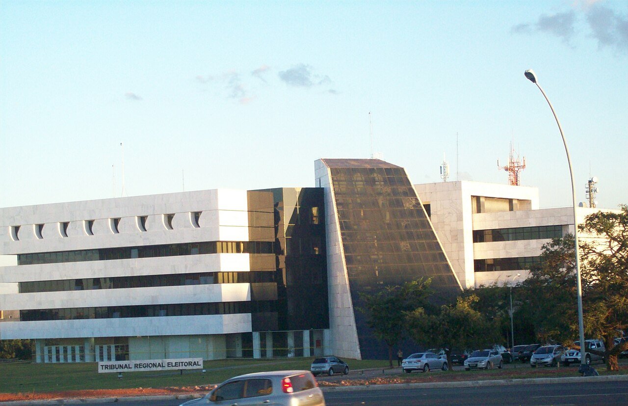Fachada da sede do Tribunal Regional Eleitoral do Distrito Federal, em Brasília