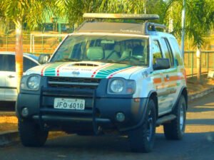 Viatura da Polícia Civil do Distrito Federal estacionada em via do DF