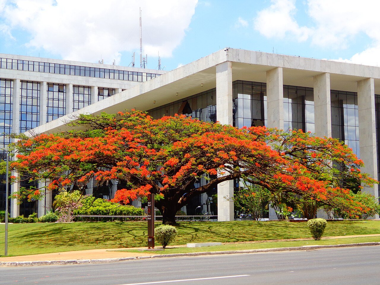 Fachada do Palácio da Justiça do Tribunal de Justiça do Distrito Federal e dos Territórios em Brasília