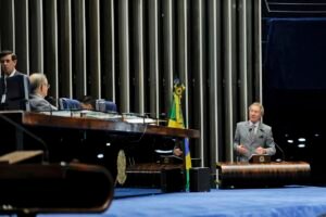 Sessão no plenário do Senado Federal, em Brasília, com a mesa diretora ao fundo