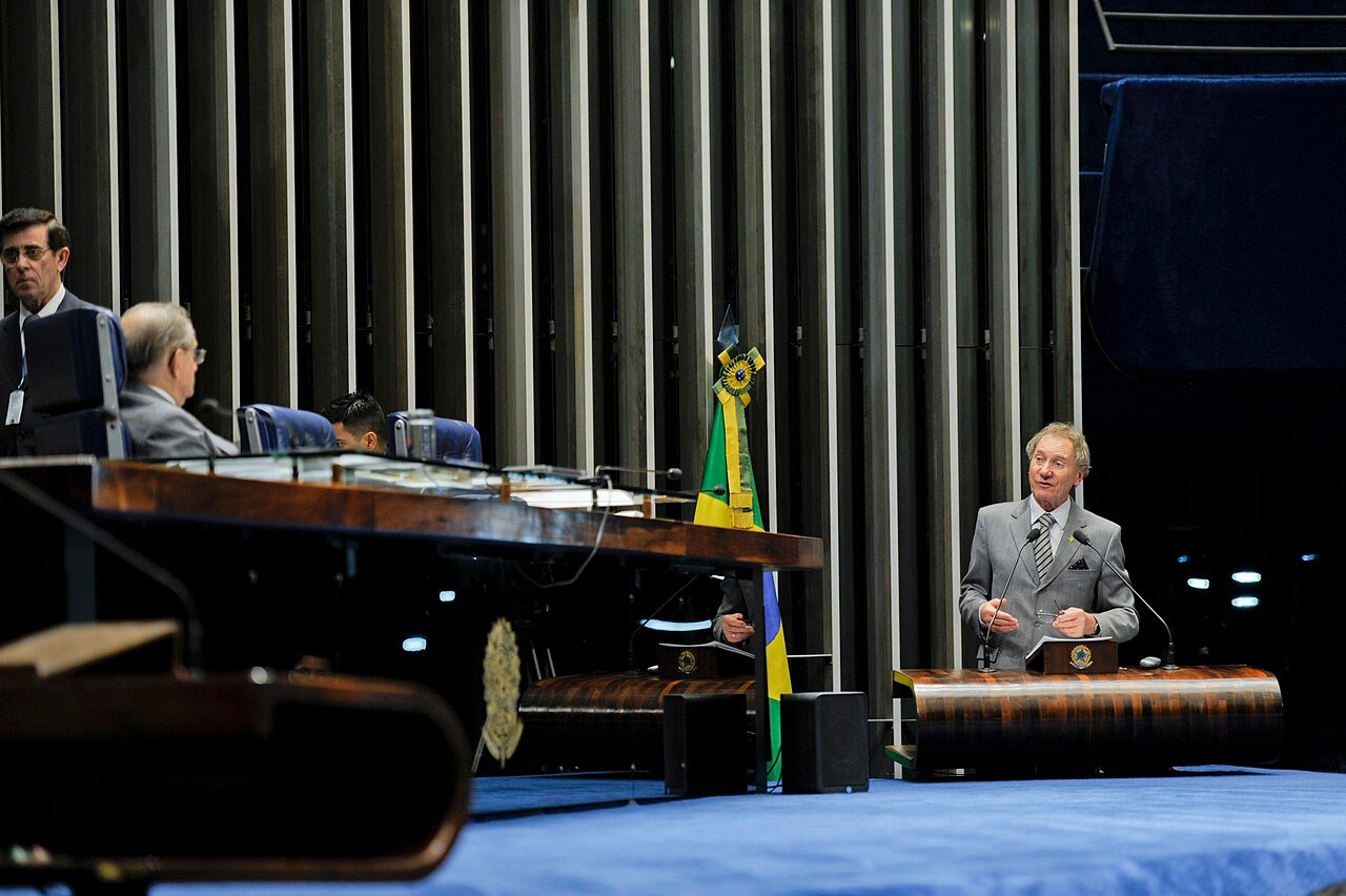 Sessão no plenário do Senado Federal, em Brasília, com a mesa diretora ao fundo