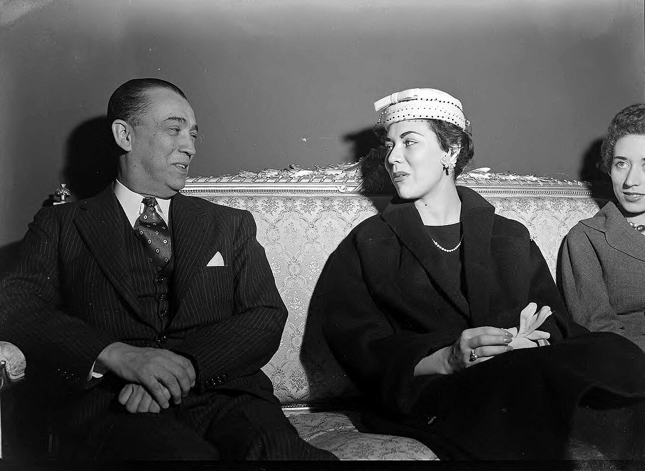 O presidente Juscelino Kubitschek em audiência no Palácio do Catete, em fotografia de 1956