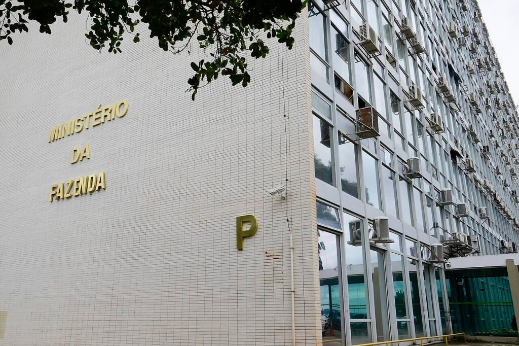 Fachada do edifício do Ministério da Fazenda, na Esplanada dos Ministérios, em Brasília