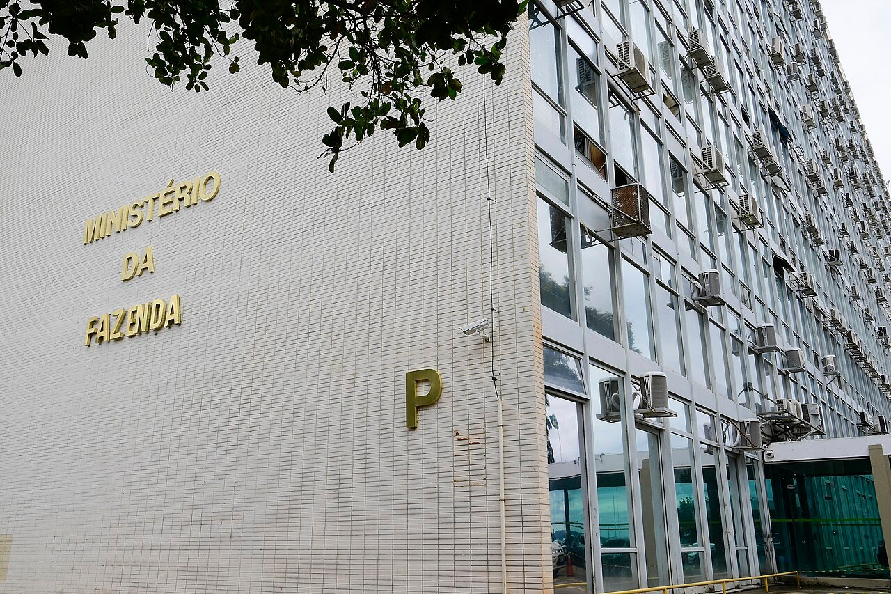 Fachada do edifício do Ministério da Fazenda, na Esplanada dos Ministérios, em Brasília