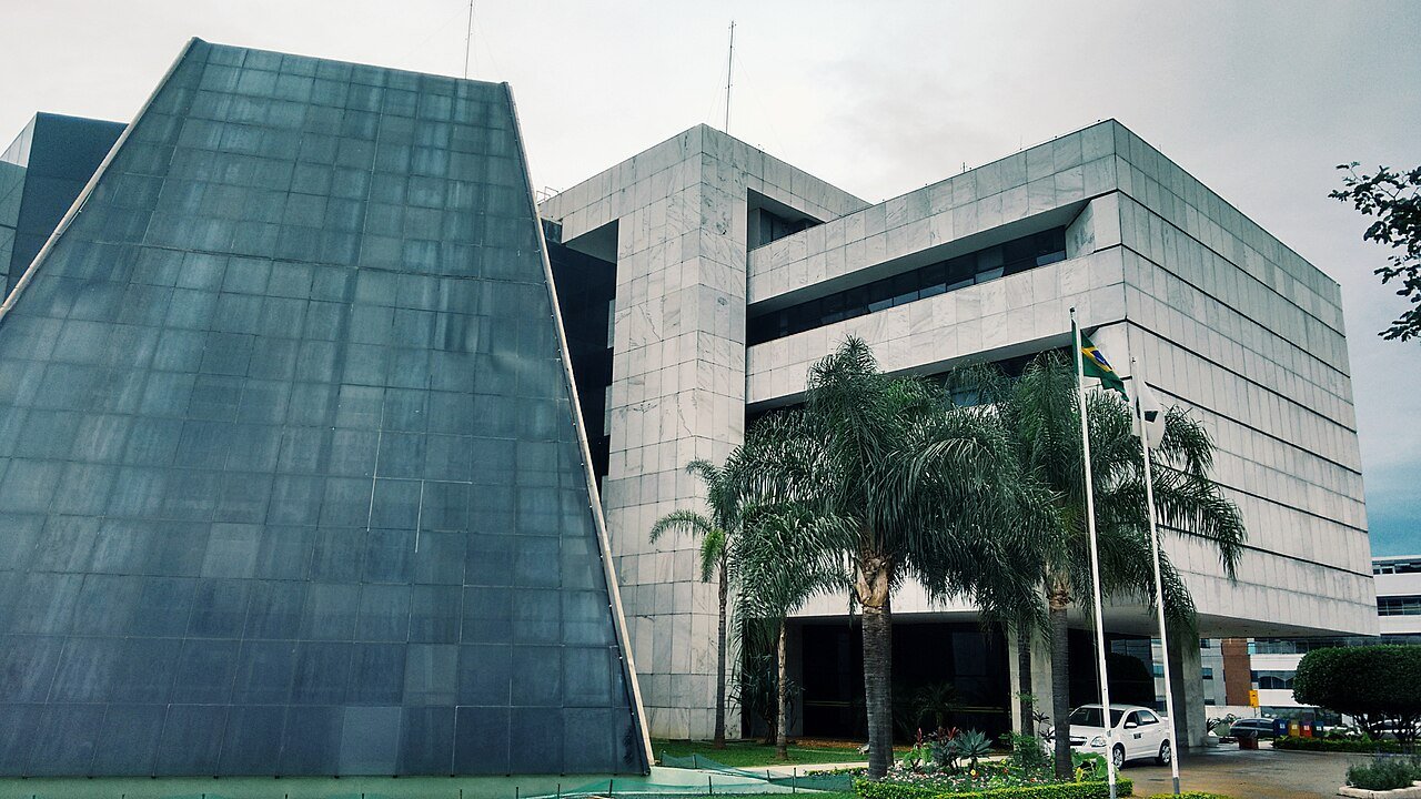 Fachada da sede do Tribunal Regional Eleitoral do Distrito Federal, em Brasília