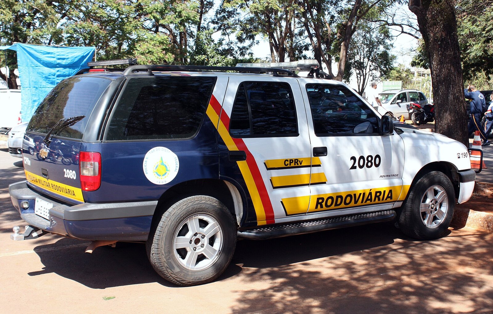 Viatura da Polícia Militar Rodoviária estacionada em área de fiscalização de trânsito