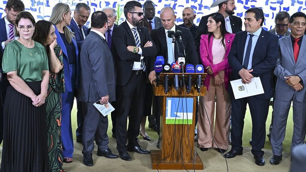Parlamentares durante a instalação da CPMI do Banco Master, no Congresso Nacional