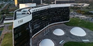 Vista aerea do edificio-sede do Tribunal Superior Eleitoral, em Brasilia