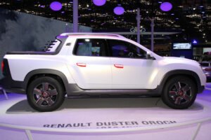 Picape Renault Duster Oroch exposta em salão do automóvel