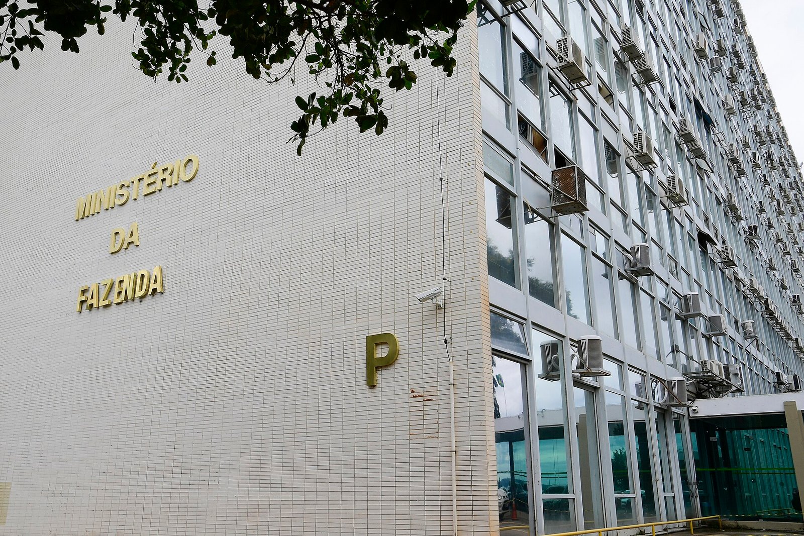 Fachada do edifício do Ministério da Fazenda, na Esplanada dos Ministérios, em Brasília