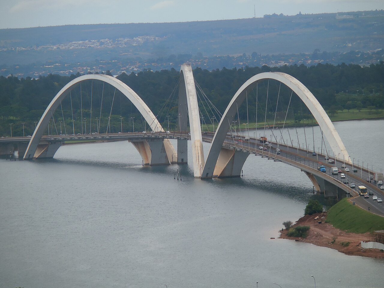 Ponte JK sobre o Lago Paranoá, em Brasília, vista do alto (foto de arquivo)