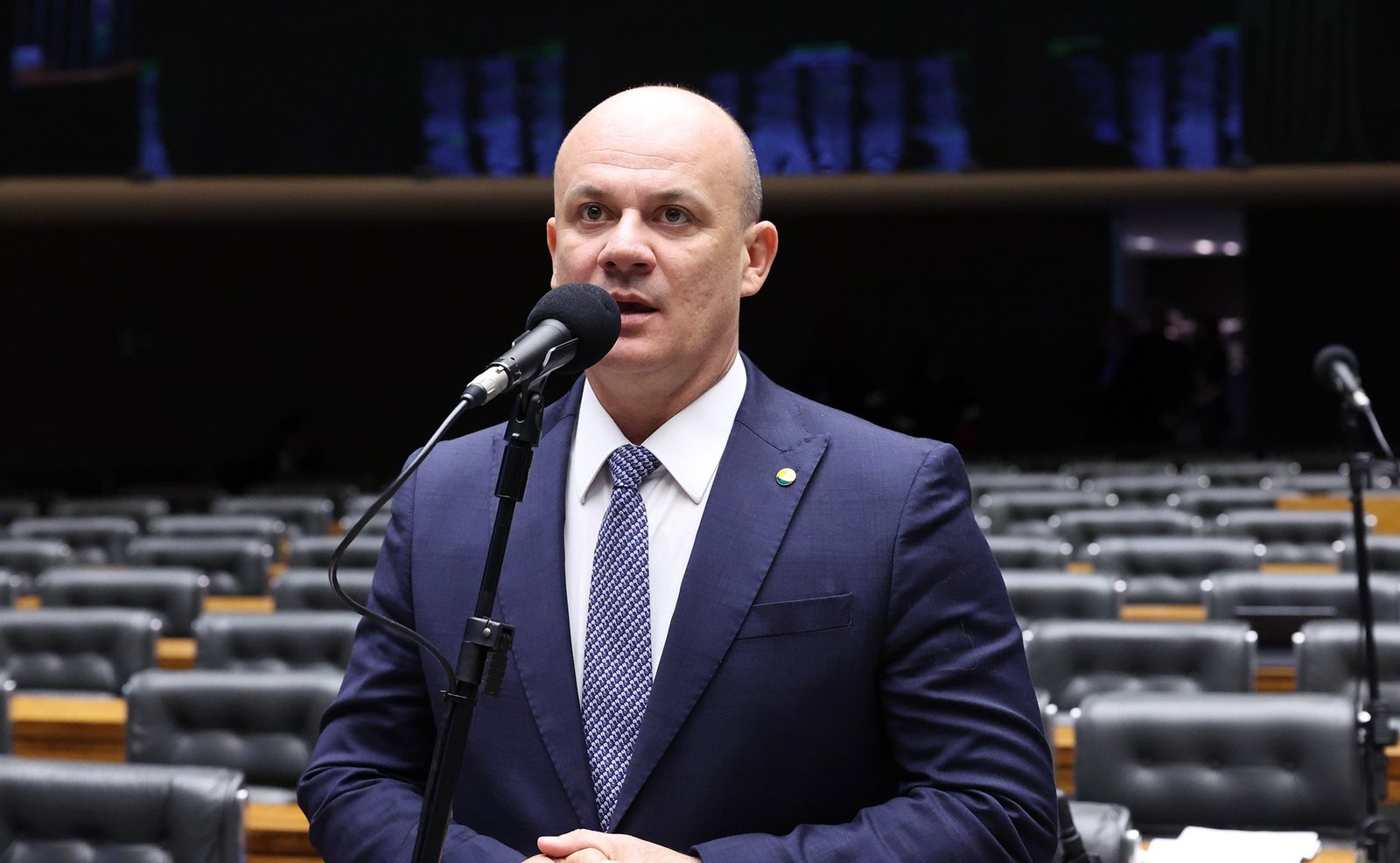 O deputado Cabo Gilberto Silva (PL-PB) fala ao microfone no Plenário da Câmara dos Deputados