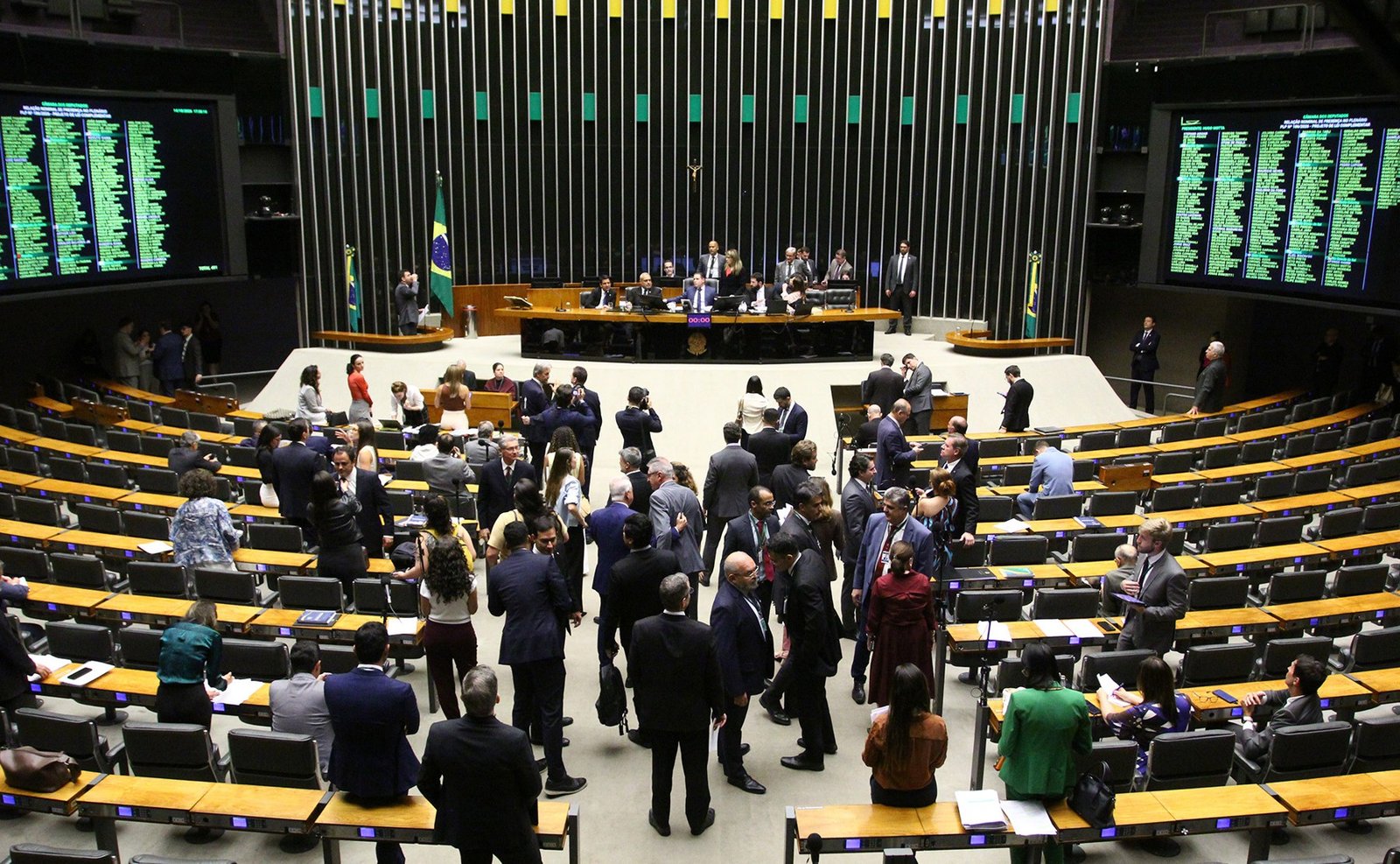 Plenário da Câmara dos Deputados durante a sessão de 14 de outubro, em que os deputados aprovaram o novo limite do MEI