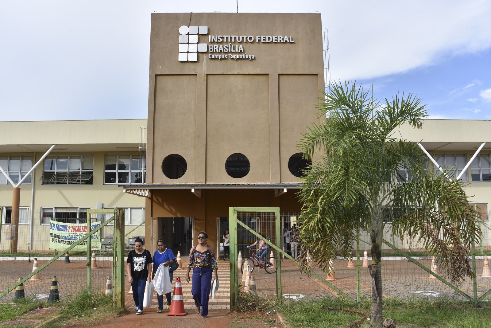 Fachada do campus Taguatinga do Instituto Federal de Brasília, com o logotipo do IFB; foto de arquivo