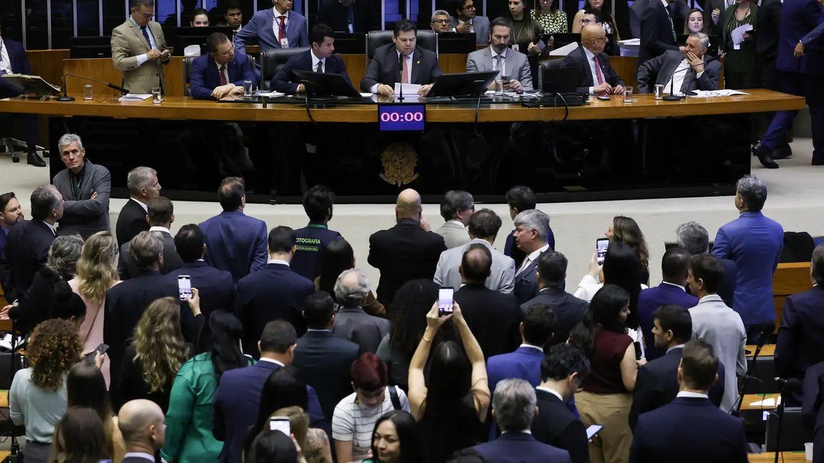 Plenário do Congresso Nacional, com os presidentes do Senado e da Câmara à mesa, em foto de arquivo